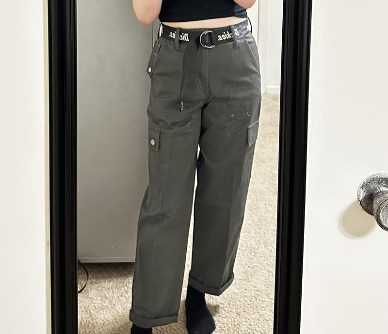 Women's Relaxed Fit Cropped Cargo Pants