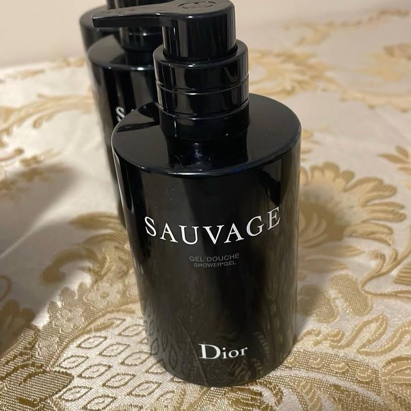 香水(男性用) Dior Sauvage Shower gel Sauvage Shower Gel for Men: Clean, Refresh, Scent | Dior US