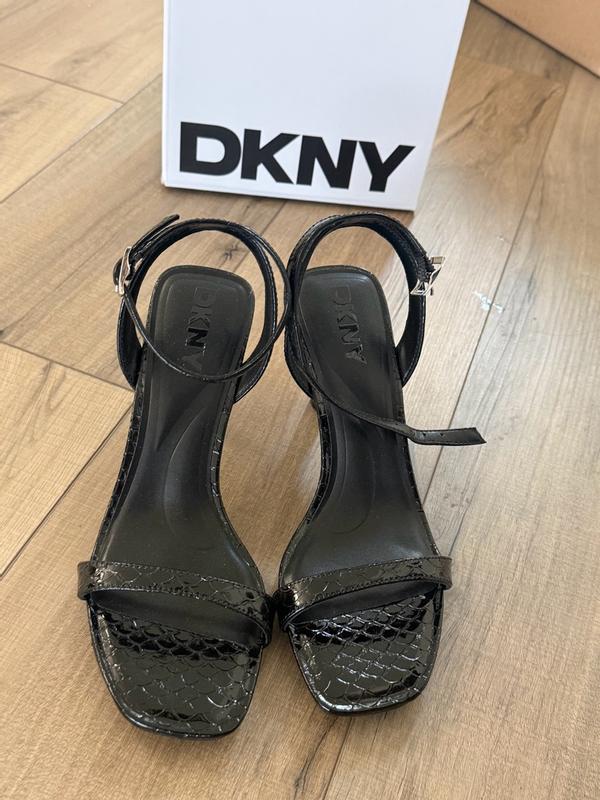 Customer photo for "Comfortable elegant sandals"