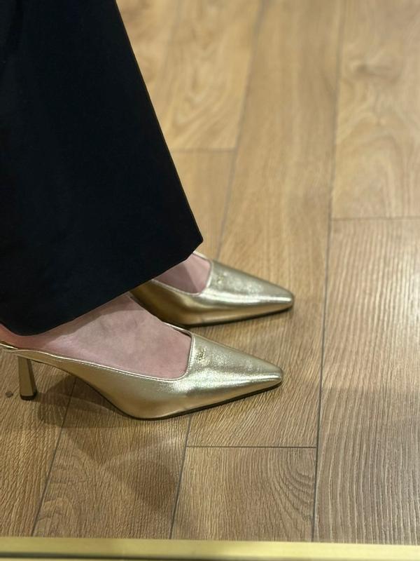 Customer carousel item 6.