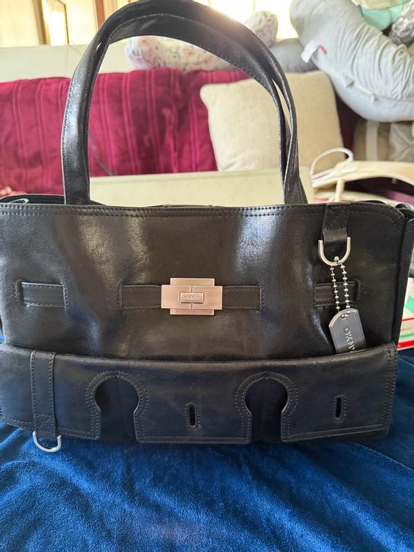 Customer photo for "fashionable and lightweight."