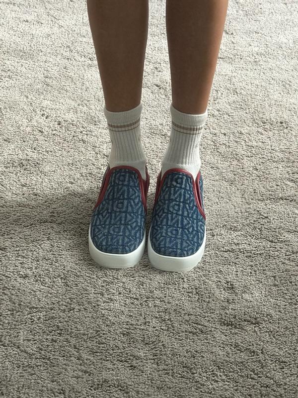 Customer photo for "easy to  wear shoes w a cute style"