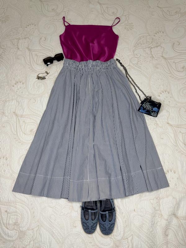 Customer photo for "Lightweight, breathabl, beautifully draped, doesn’t cling to legs , feels really comfortable"