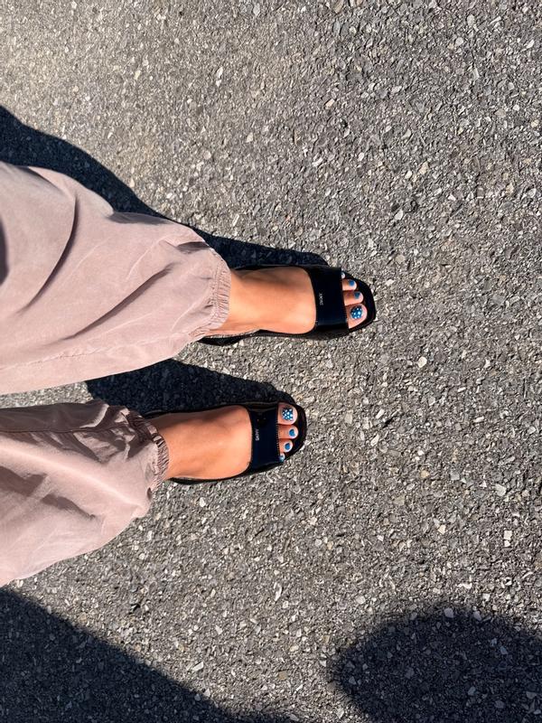 Customer photo for "True size, elegant and super comfortable"