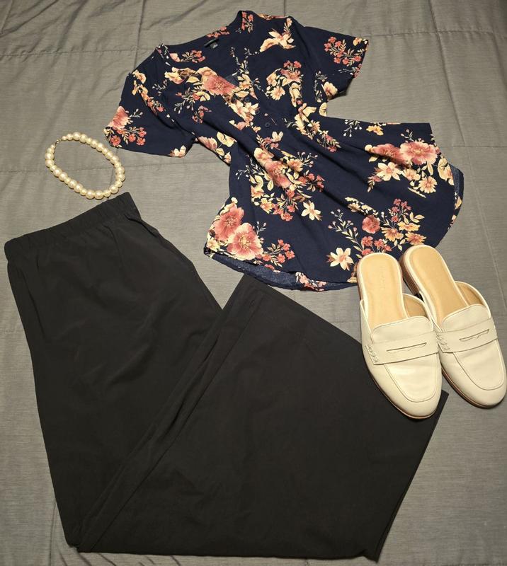 Customer photo for "Flowy wide leg pant that you can dress up or down."