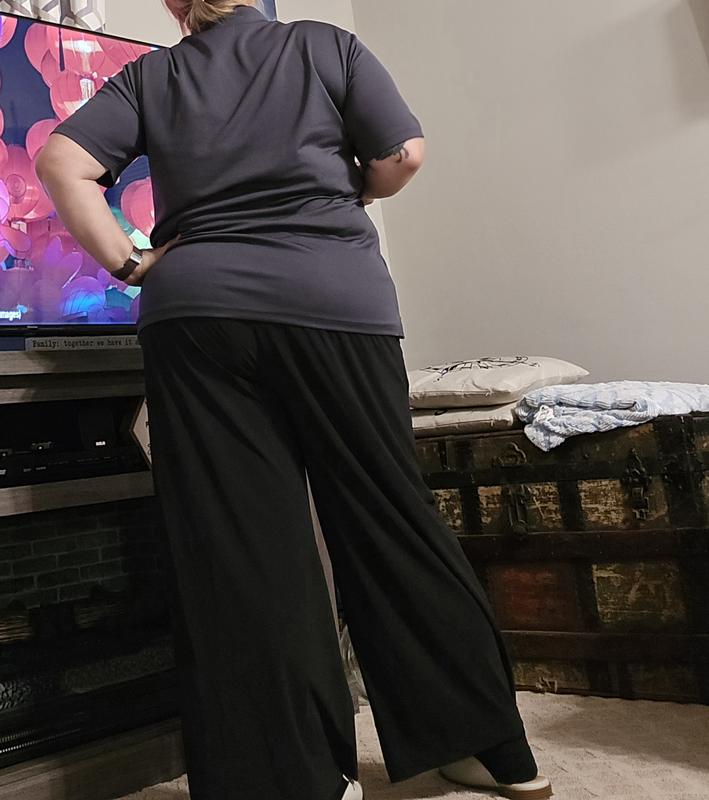 Customer photo for "Flowy wide leg pant that you can dress up or down."
