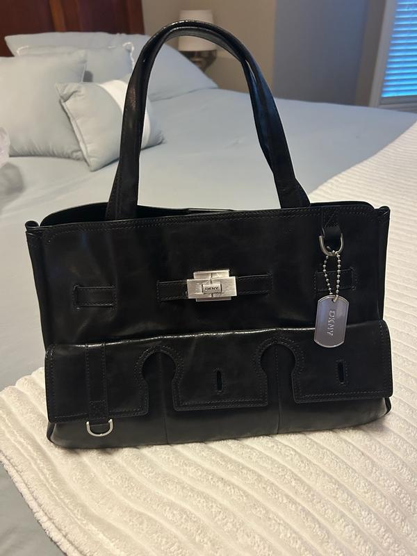 Customer photo for "Perfect size satchel tote!! 👜"
