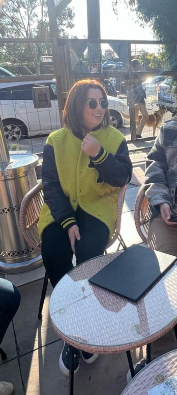 Review Thumbnail Image 0 374149624