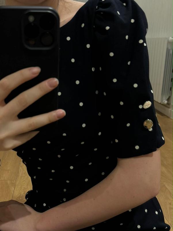 Customer carousel item 10.