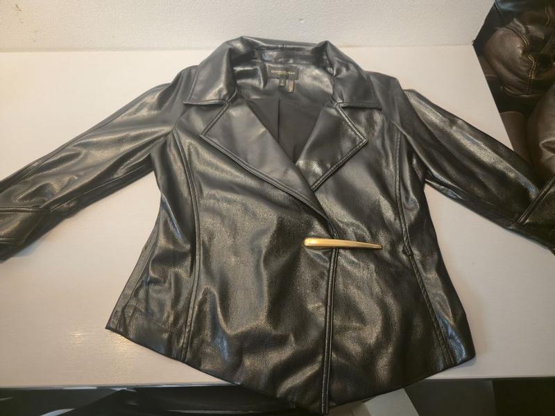 Customer photo for "Stylish Faux Leather Design with a Sleek Look"
