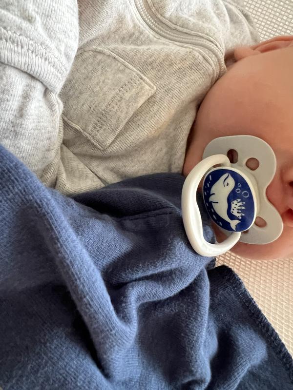 Brown's™ Advantage™ Pacifiers, Ages 6-18 months, count – Dr