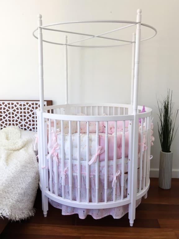 Pink shop round bassinet