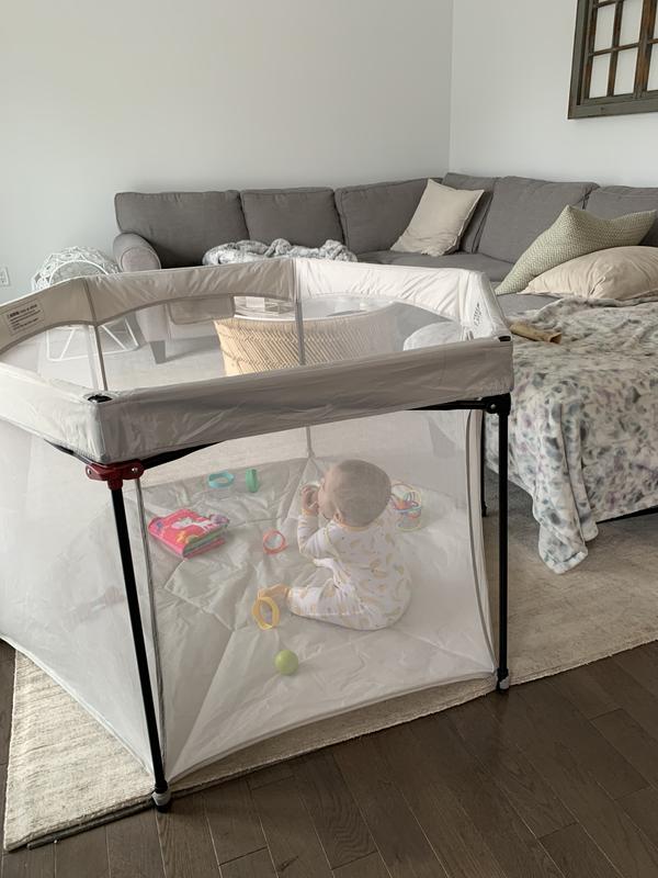 Black Dream On Me Onyx Playpen Set with Canopy 