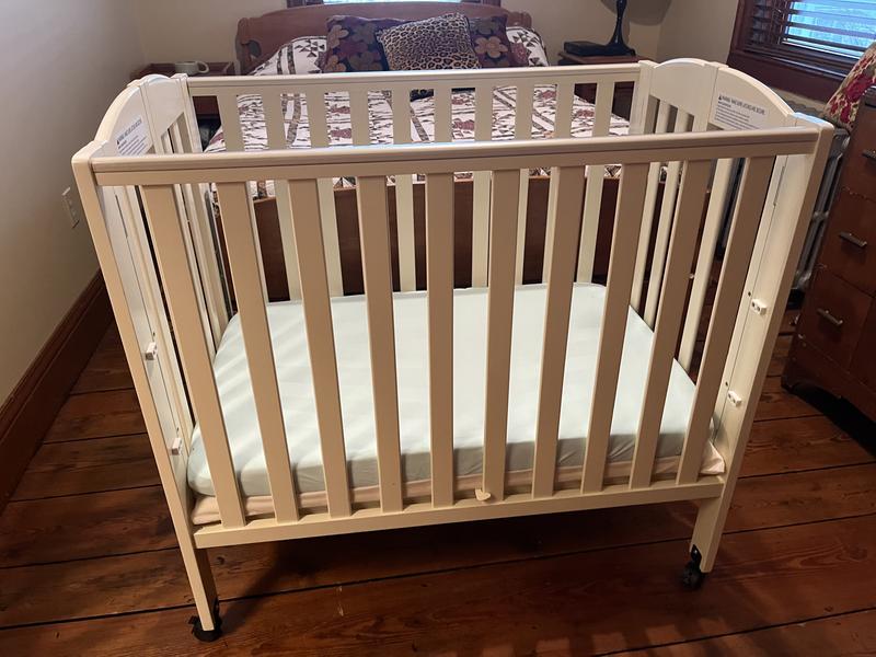 Jett Portable Folding Mini Crib