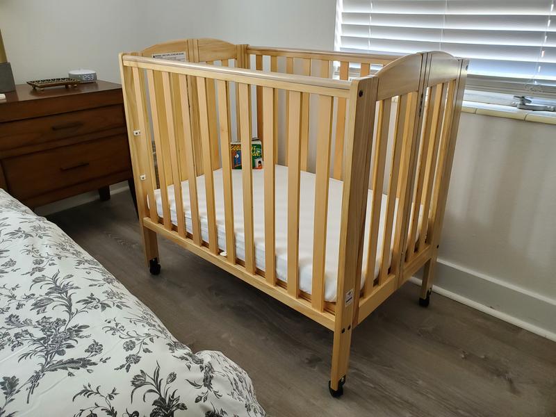 Dream On Me 2in1 Lightweight Folding Portable Mini Crib in Grey