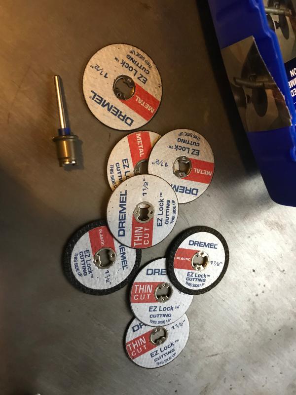 Comes with 8 discs and a quick change chuck!