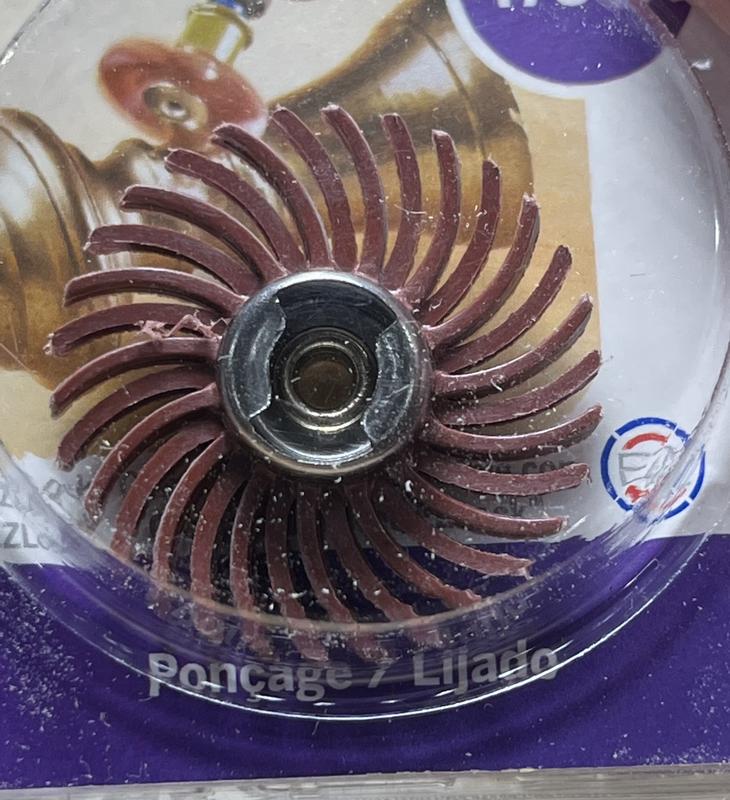 Brush accessory connection port