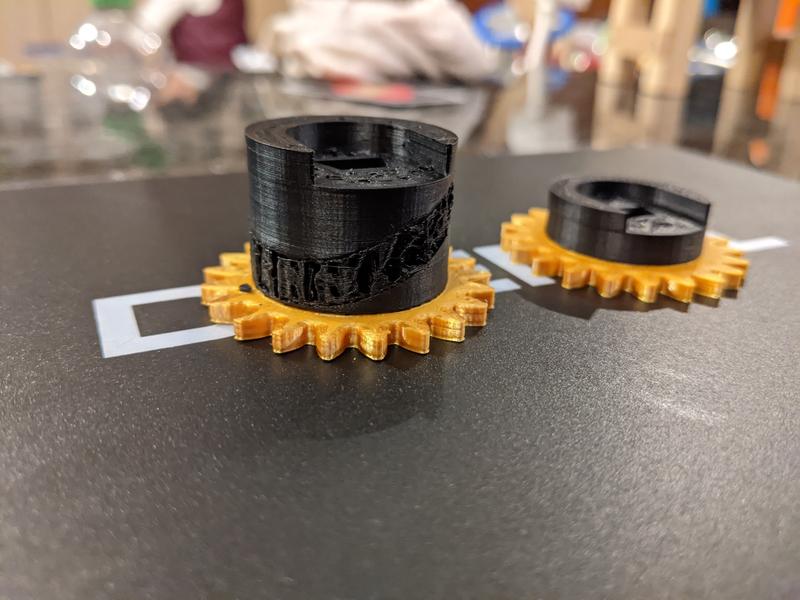 Gears for Flying Turtle: Using the "pause" button to pause and change filament (Gold->Black)