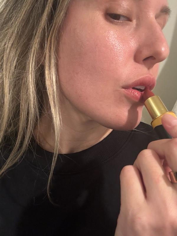 Customer photo for "Gorgeous color lipstick"