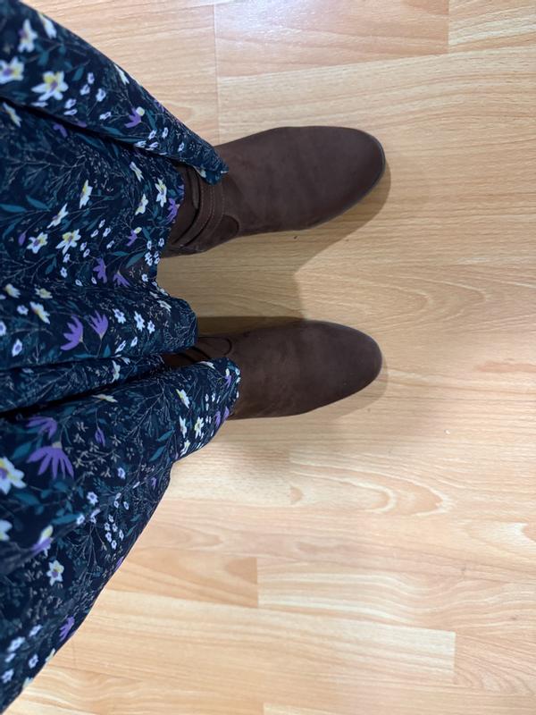 Customer photo for "You will LIVE in these boots 👢🤎💗🤎💗"