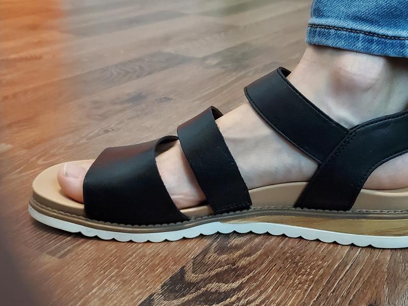 Picture of the gap under my foot.