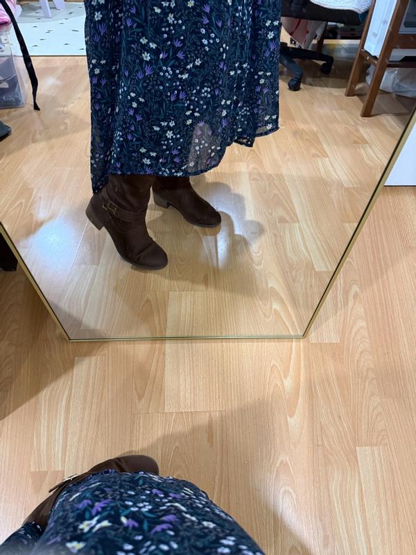 Customer photo for "You will LIVE in these boots 👢🤎💗🤎💗"