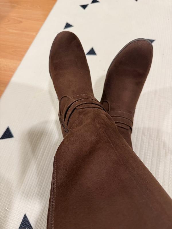 Customer photo for "You will LIVE in these boots 👢🤎💗🤎💗"