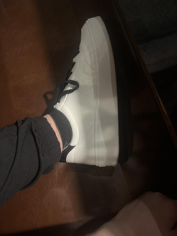Chilling in my new kicks!