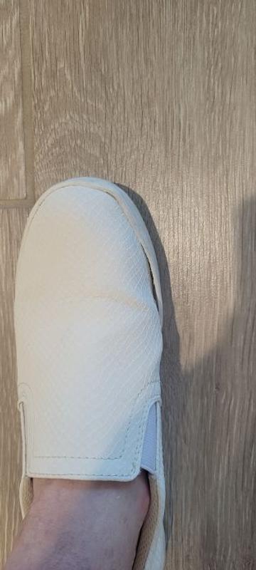 Shoes falling apart after few wearings.