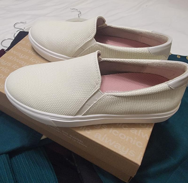 Light beige NOT WHITE!