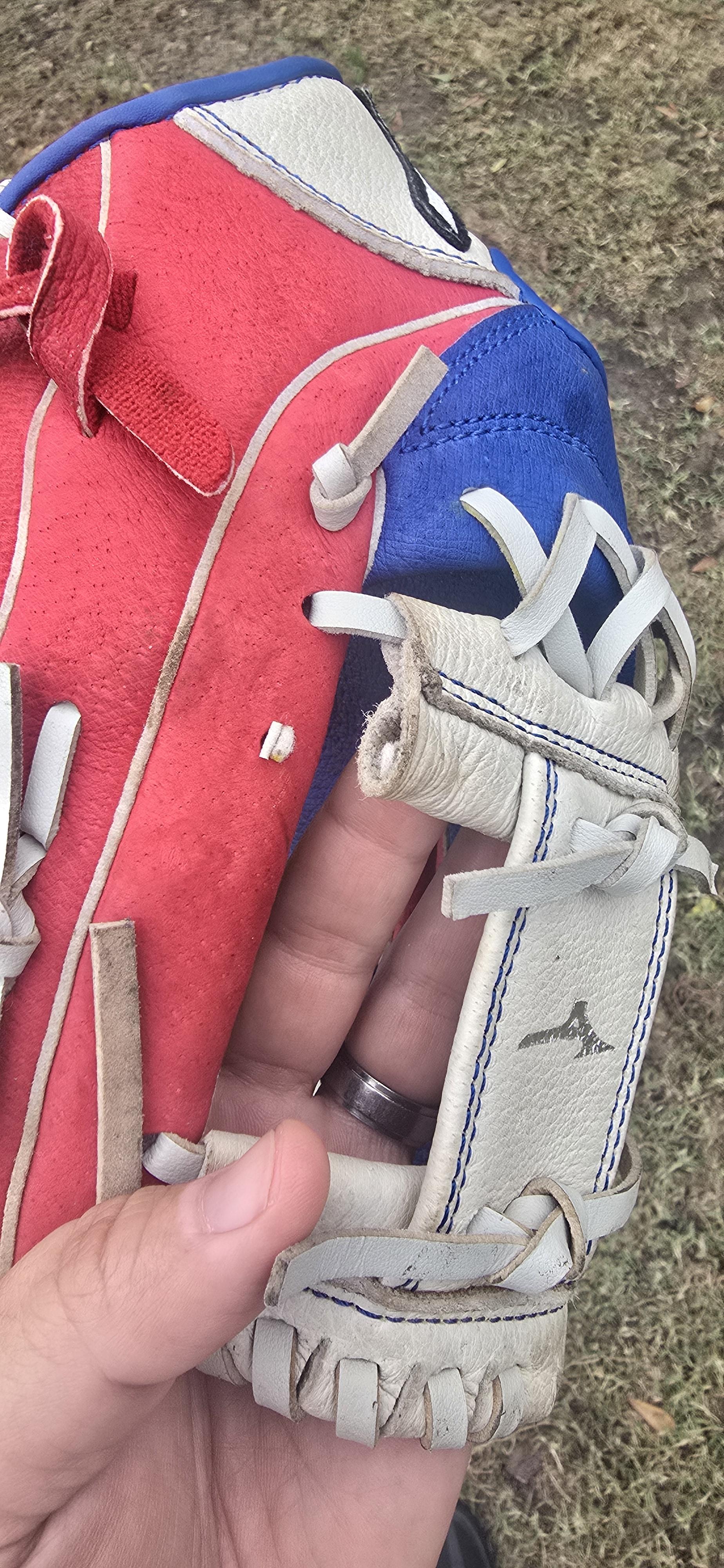 Mizuno 11'' Youth Prospect PowerClose Series Glove | Dick's