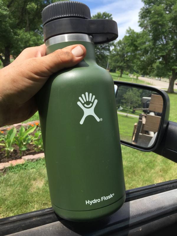 hydro flask water bottle 64 oz