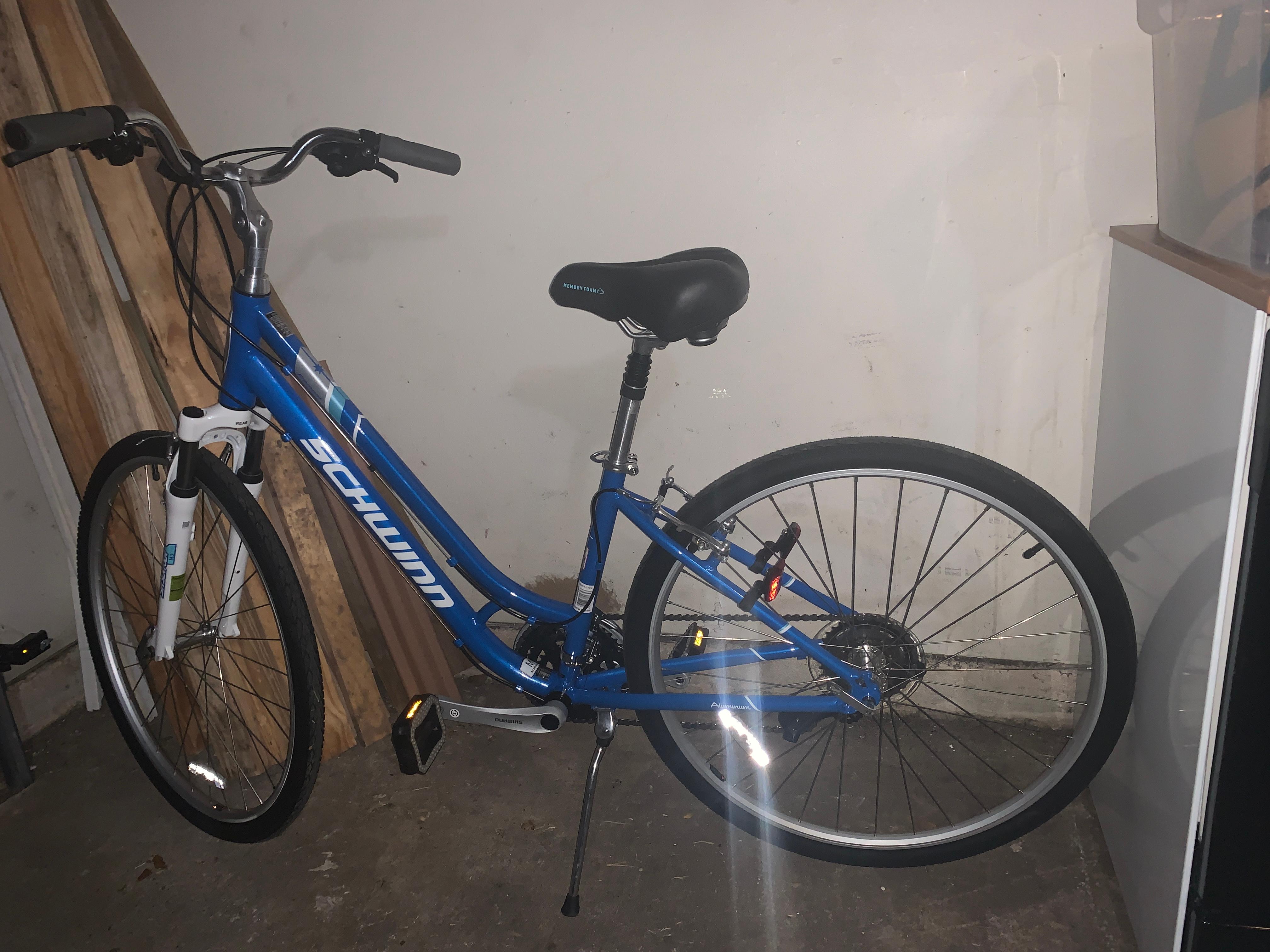 Schwinn Signature Women s Fremont Hybrid Bike Free Curbside Pick Up at DICK S