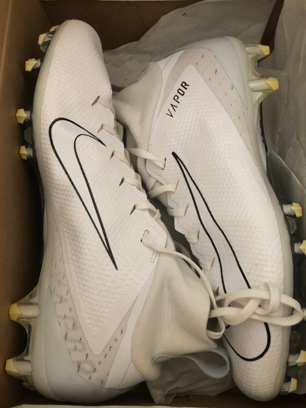 vapor untouchable pro 3 mens football cleats