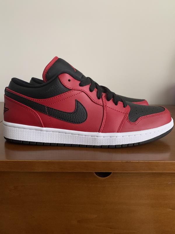air jordan 1 low on feet