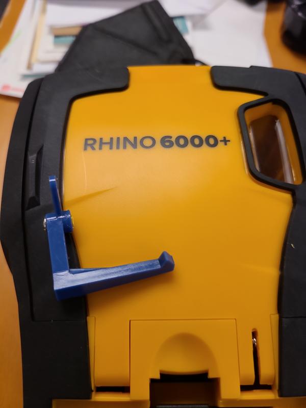 Ruban continu étiquettes nylon flexible autoadhésives pour Rhino 6000  largeur 24mm longueur 35m noir sur fond blanc - Le Temps des Travaux