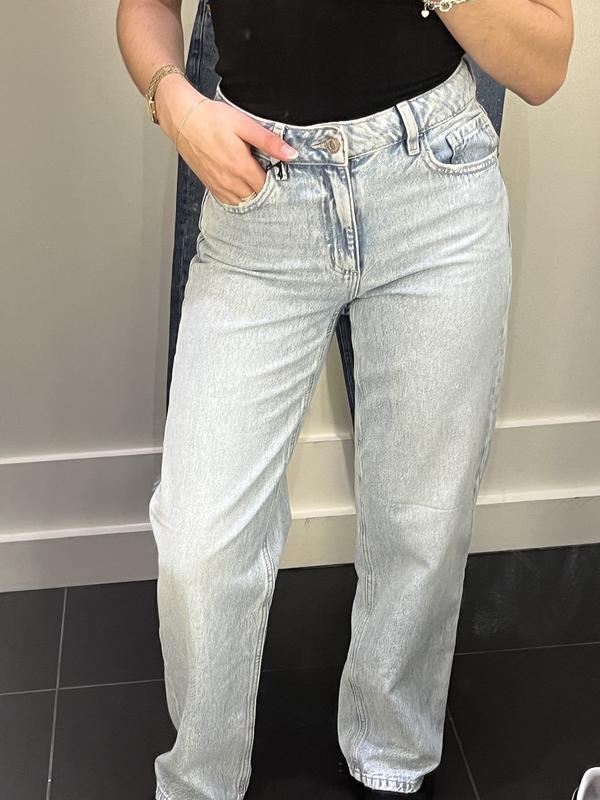 Mika Relaxed Straight Jeans