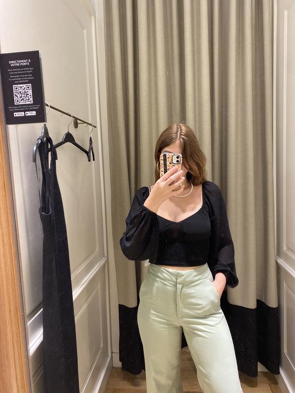 ESMOK ♡balloon tops black Lilie Balloon Sleeve Smocked Top Black | Dynamite