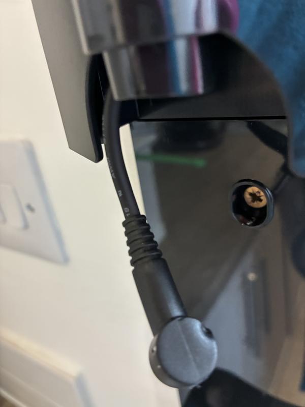 Shows difficulty in docking machine after use