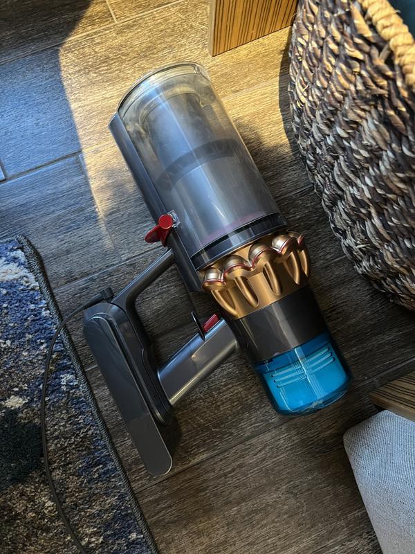 Vaccuum charging station