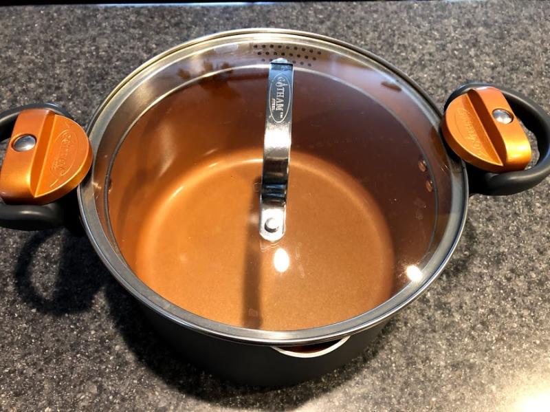 Locking lid for easy straining.