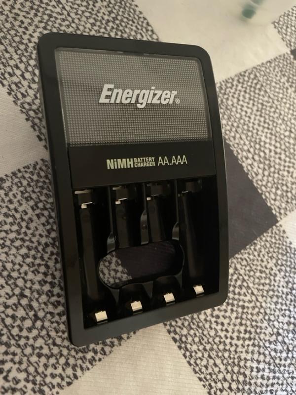 Chargeur de piles AA/AAA Energizer Recharge Pro CHPROWB4 avec 4 piles AA  NiMH
