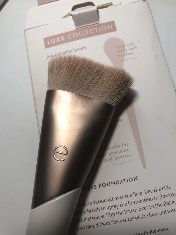 Luxe Exquisite Plush Powder Brush