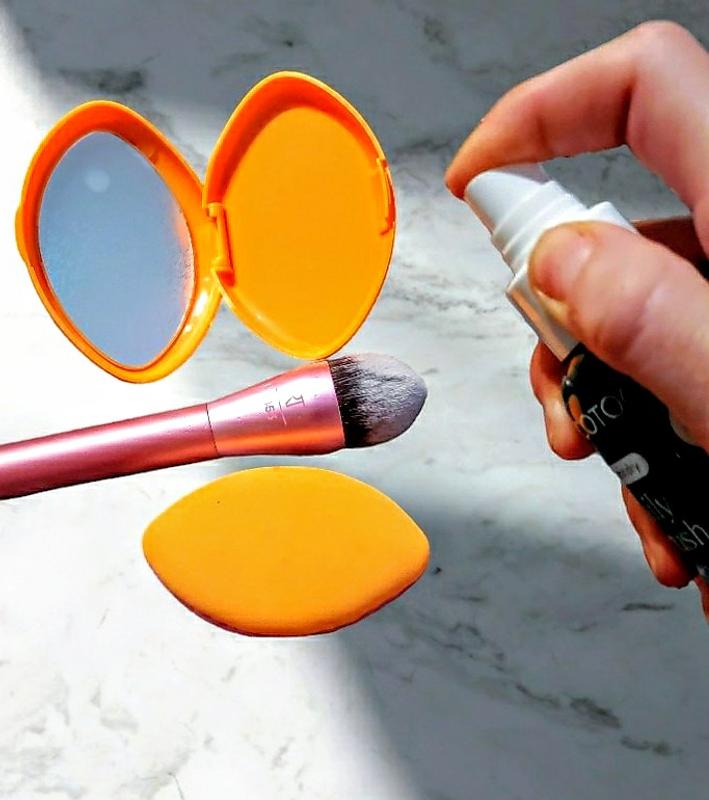 Daily Makeup Brush Cleaner - Travel Size