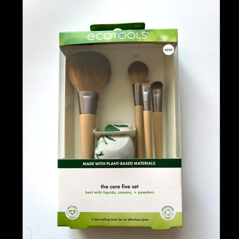 EcoTools Core Five Makeup Brush and Sponge Kit, For Eyeshadow, Blush,  Bronzer, Eyeliner, & Foundation, Makeup Blending Sponge, Brush Essentials, 5  Piece Set – EcoTools Beauty