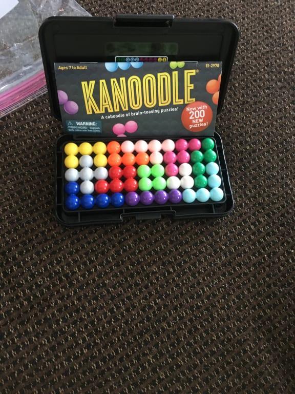 Educational Insights Kanoodle Extreme Puzzle Game, Brain Teaser Puzzle  Challenge Game, Stocking Stuffer, Gift for Ages 8+ 