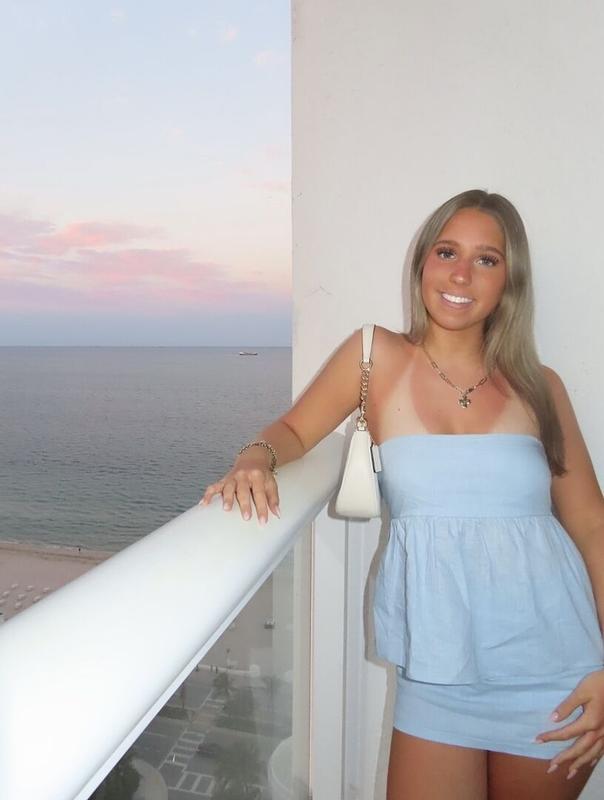 Customer carousel item 1.