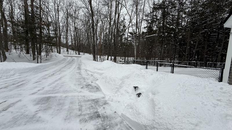Long driveway and it had no issues clearing on charge. Once I got the path down on how to clear it went faster each time. I have used it 5 times already and so quick.