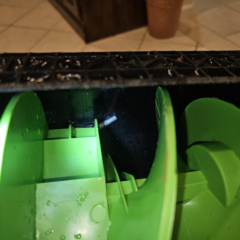 Bolt wedged in auger