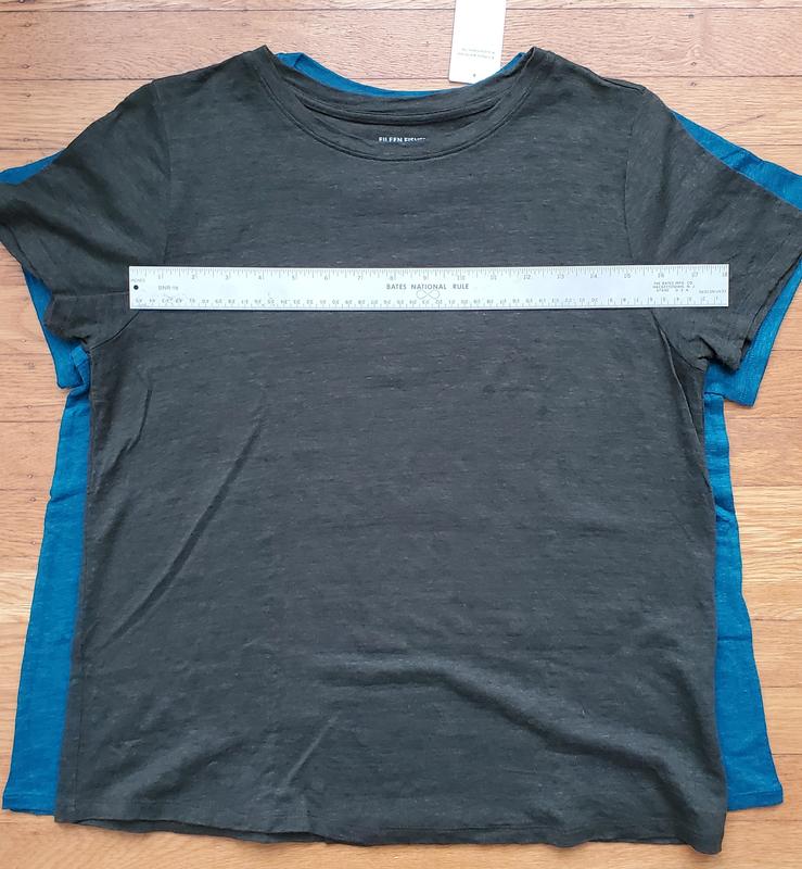 Acceptable grainline on seaweed shirt - notice 1 inch size difference on reef color